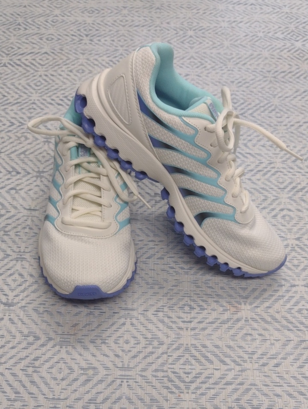 K-SWISS tubes Comfort Technology Women's White & Light Blue Athletic Sneakers
